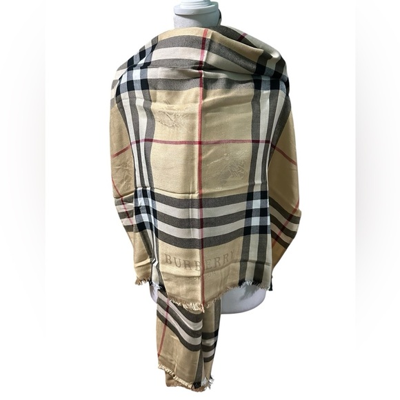 Burberry London wide scarf - Picture 4 of 5